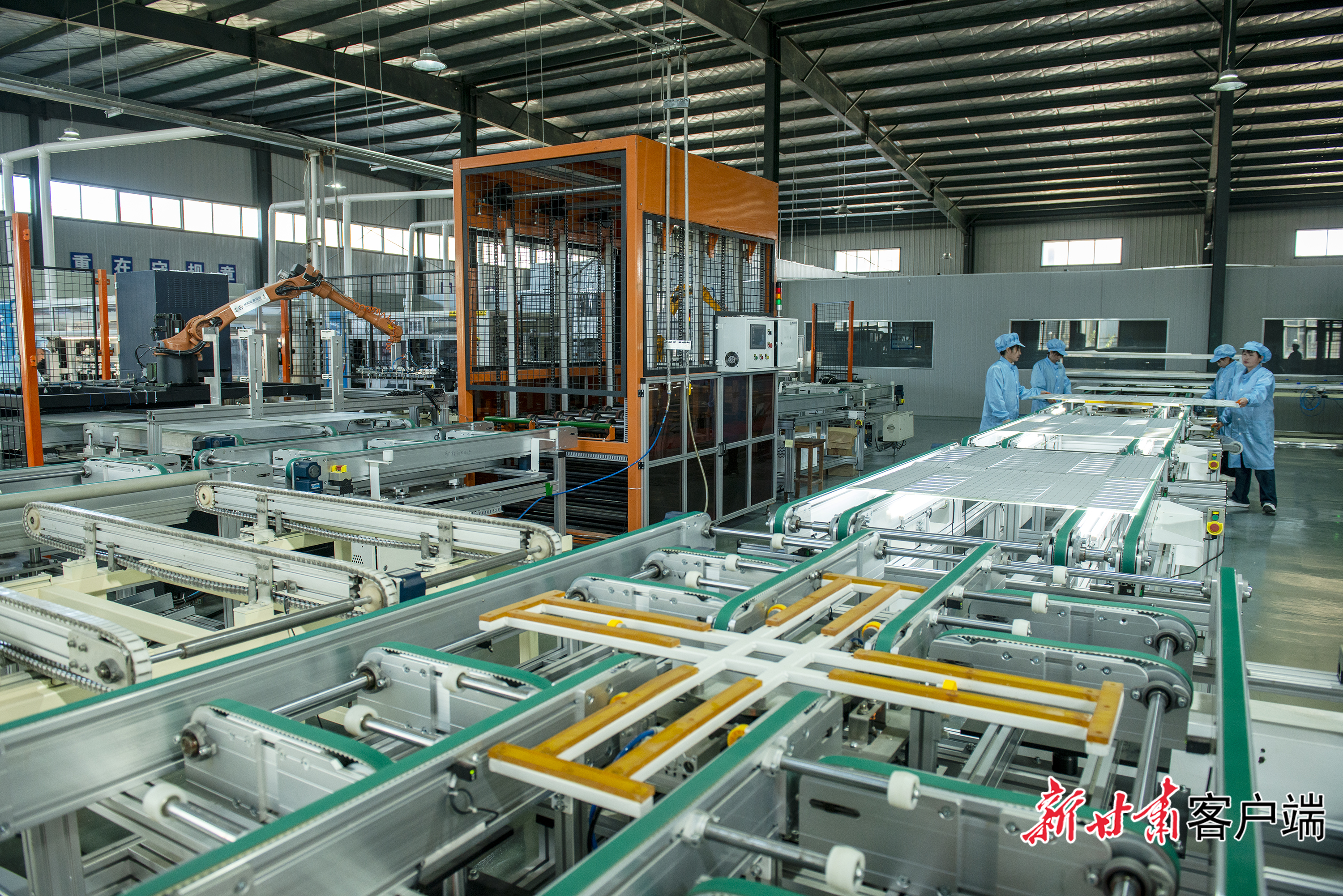 通渭:光伏组件生产带动新能源经济发展(38491406)-20250206071833